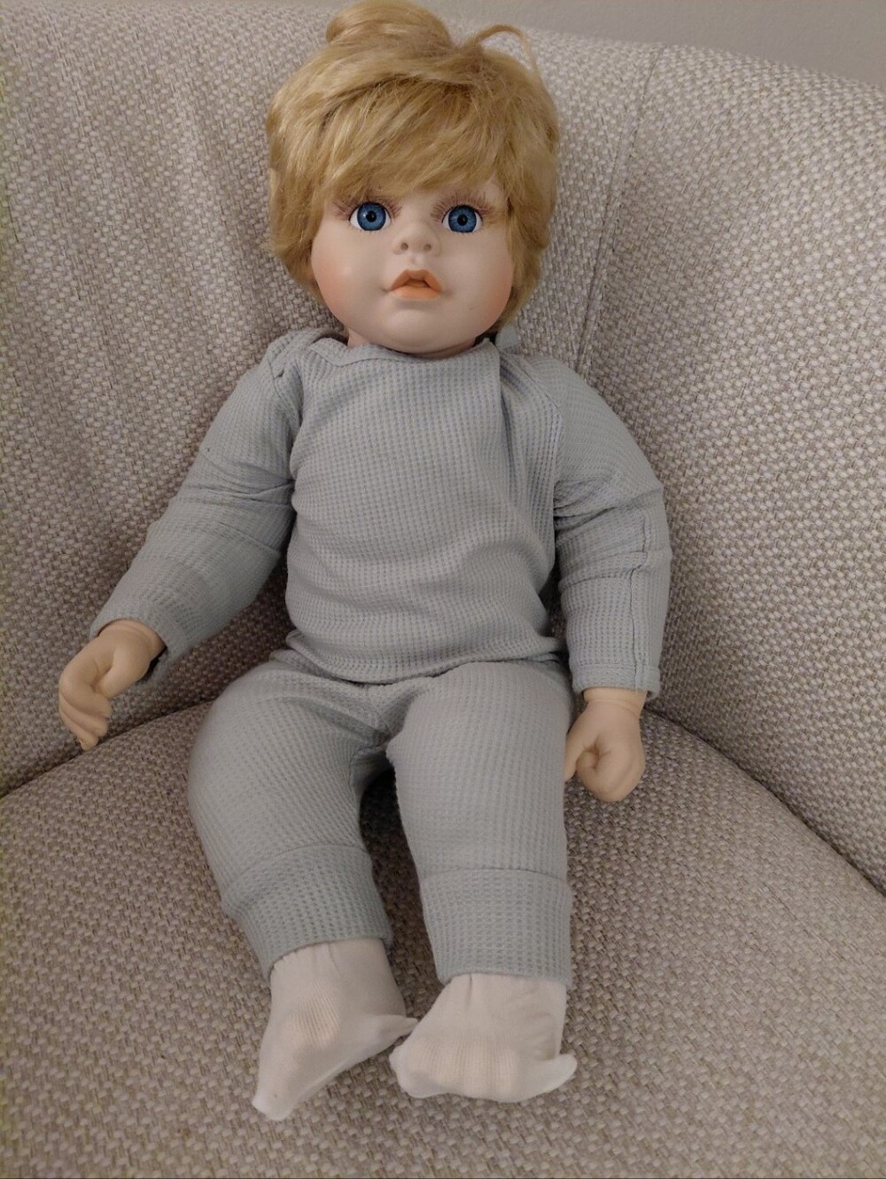 Lee Middleton- Nina Doll with blonde hair and blue eyes in mint green outfit